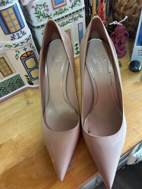 Valentino Garavani Nude Patent Pointed-Toe Pumps